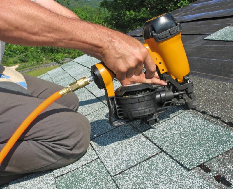 Roofing Services in Des Moines — Bakeris Roofing